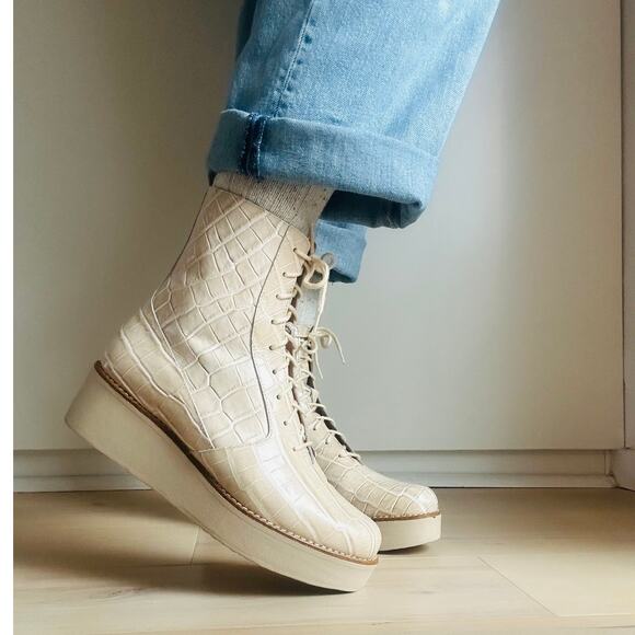 Anthropologie Platform Boot SZ40/ 9.5 Stompy Creme Alligator Embossed Leather - Picture 1 of 9